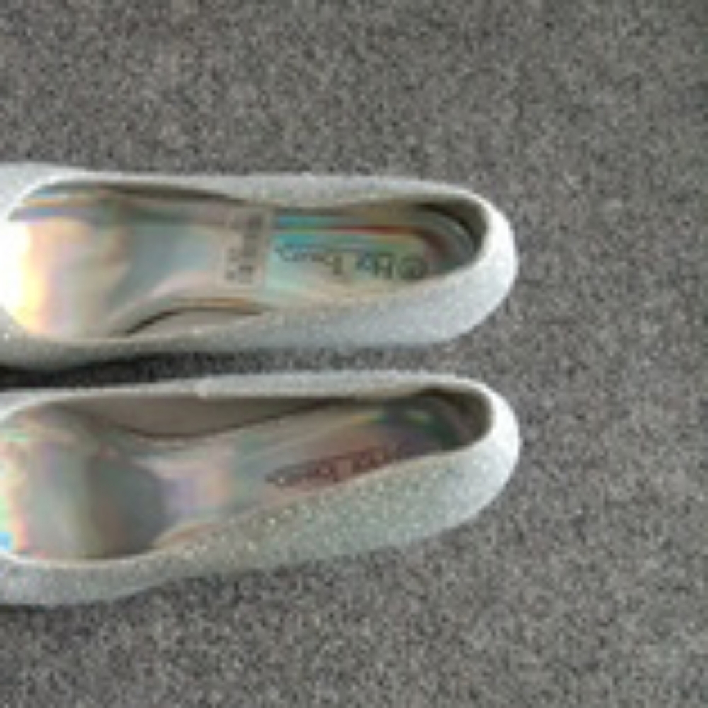 Shoes - Picture 2 of 3
